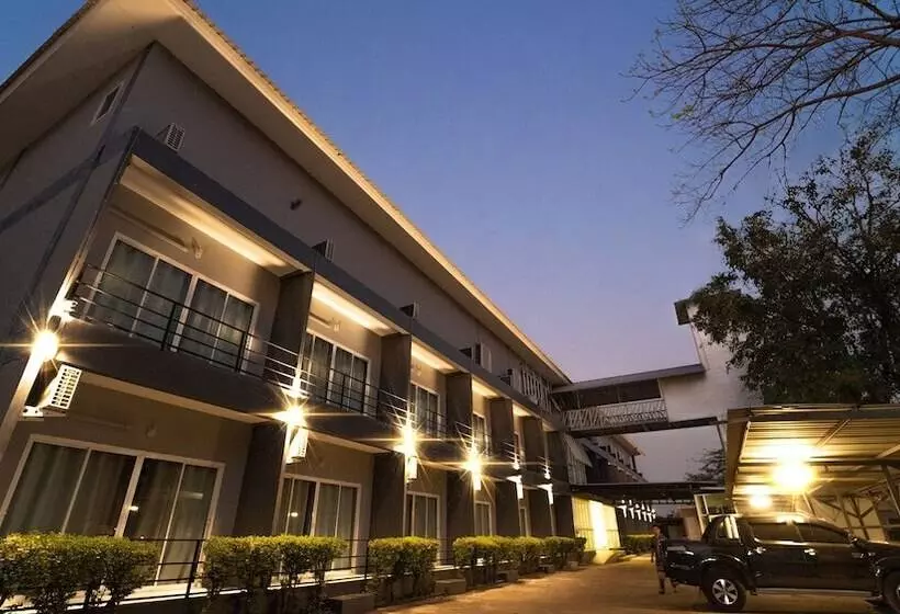ホテル B2 Nakhon Sawan Boutique & Budget