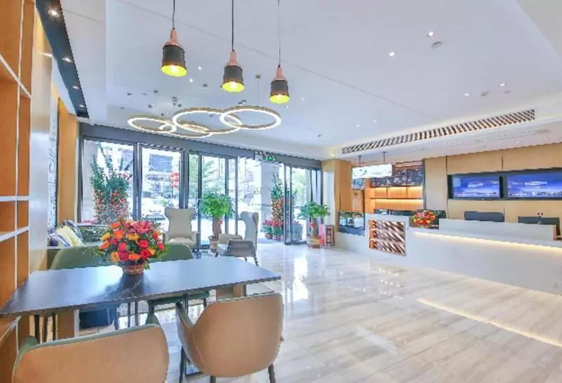 Hotelli City Comfort Inn Yunfu Xinxing Juncheng Plaza