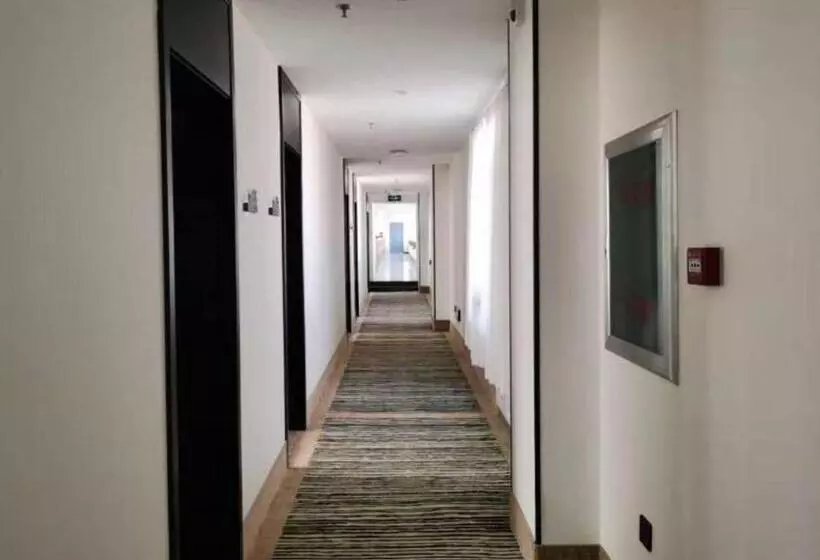 Hotelli Greentree Inn Express Liaoning Jinzhou Bijia Mountain