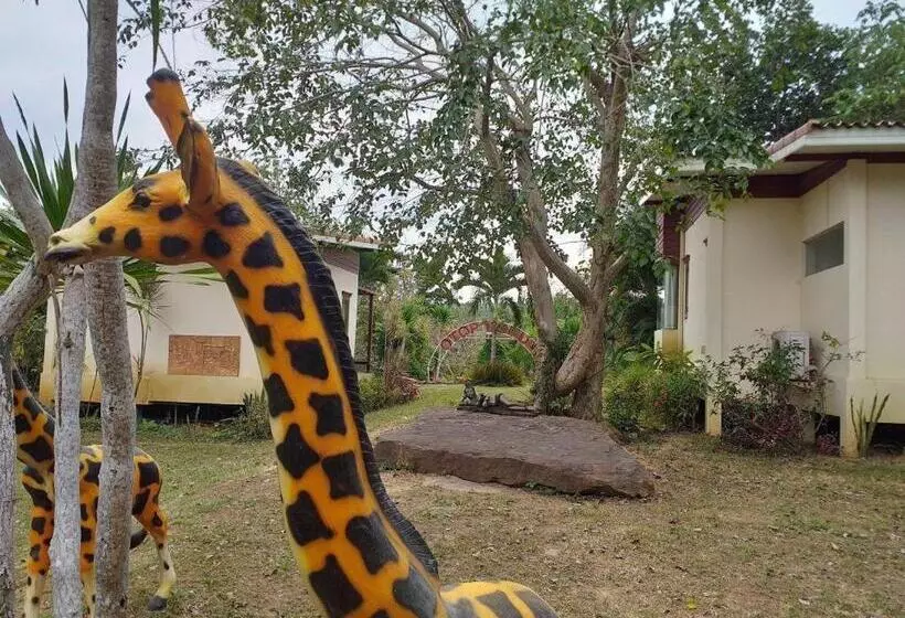 ホテル Raisubsomboon Resort