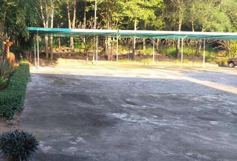 Szálloda Raisubsomboon Resort