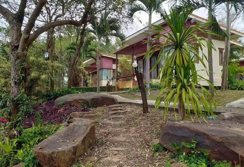 ホテル Raisubsomboon Resort