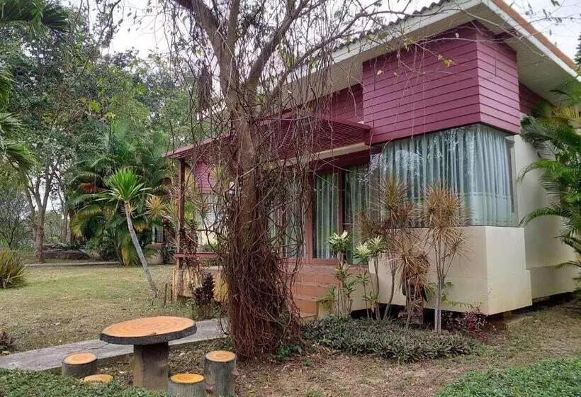 ホテル Raisubsomboon Resort