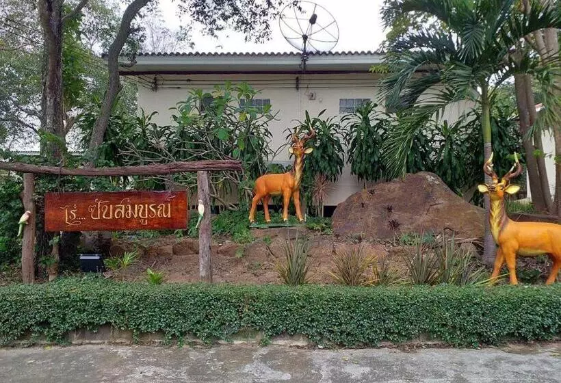 ホテル Raisubsomboon Resort