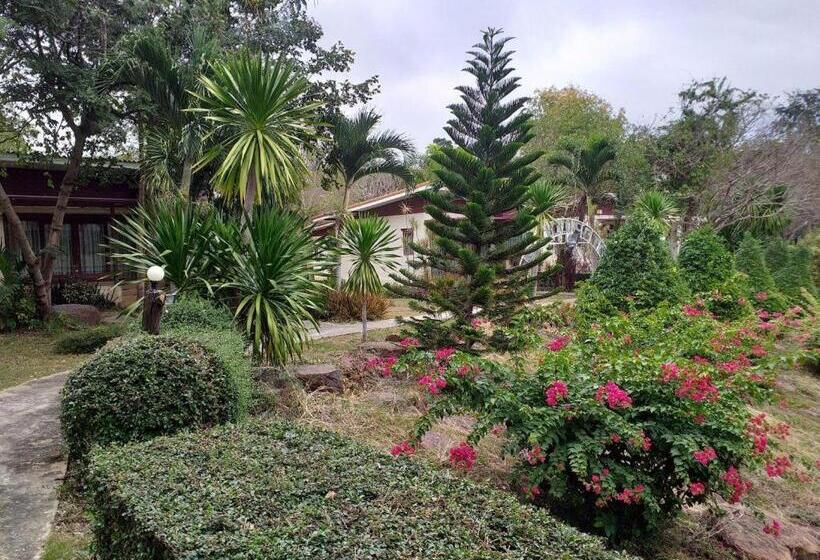 Szálloda Raisubsomboon Resort