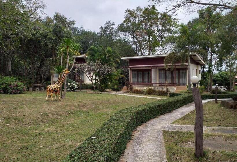 Szálloda Raisubsomboon Resort