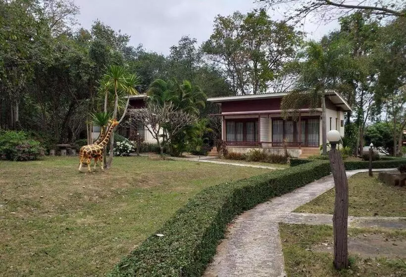 ホテル Raisubsomboon Resort