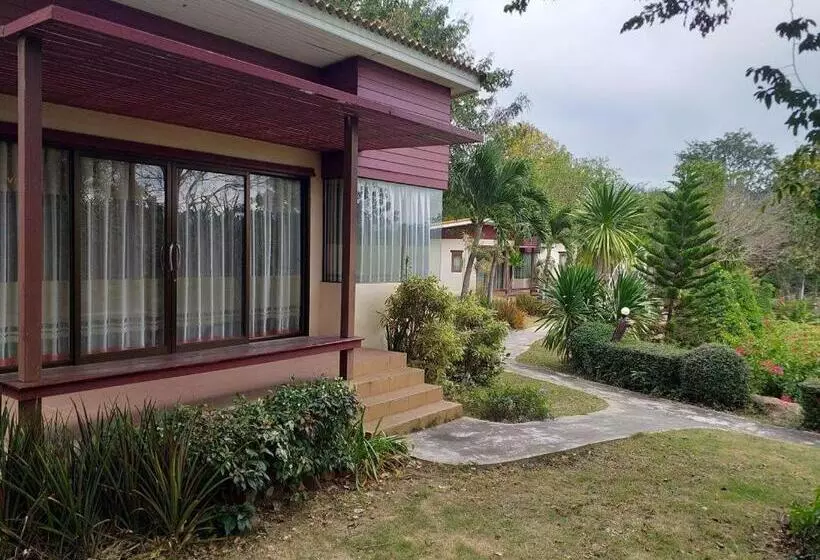 ホテル Raisubsomboon Resort