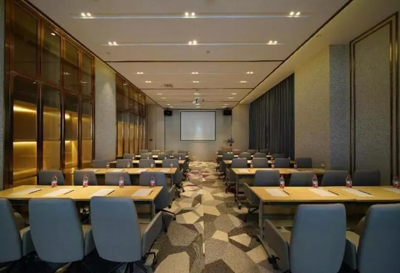 Lavande Hotel Anshan City Center