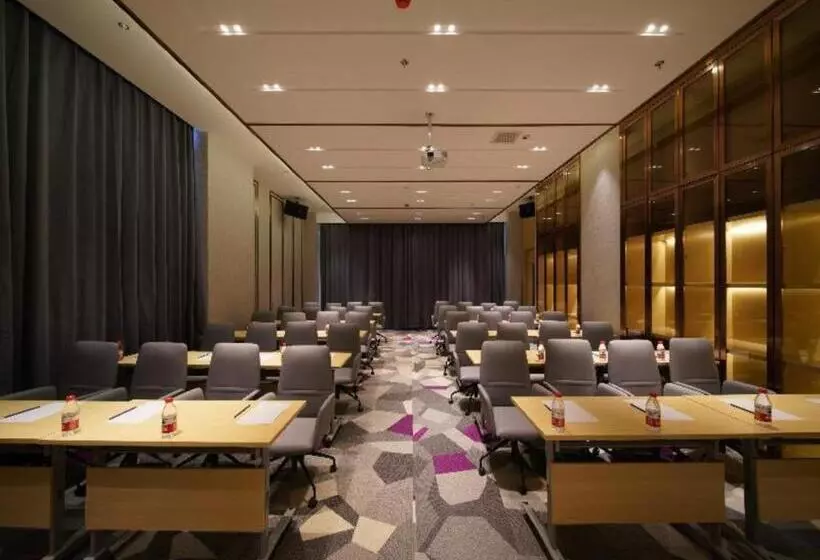 Lavande Hotel Anshan City Center