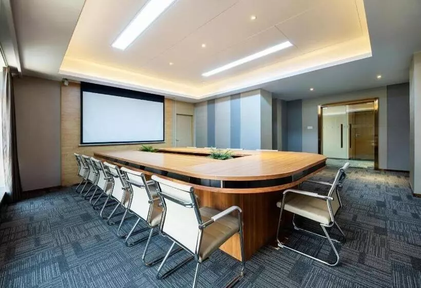 Lavande Hotel Shanwei Haifeng Fenghuang New City Tianhong Plaza