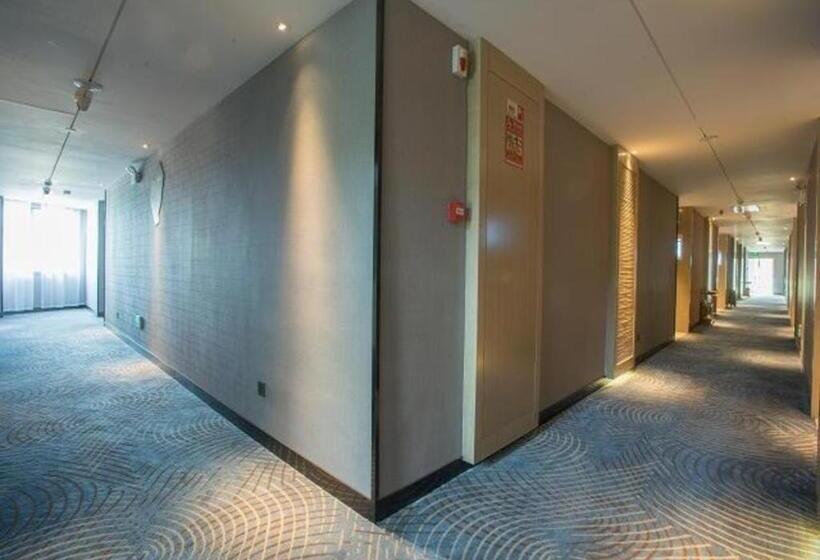 Echarm Hotel Wuhan Guanggu Biology City