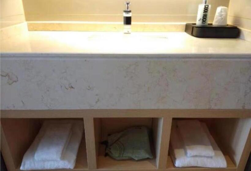 Отель City Comfort Inn Changsha Outlets Datuo Metro Station