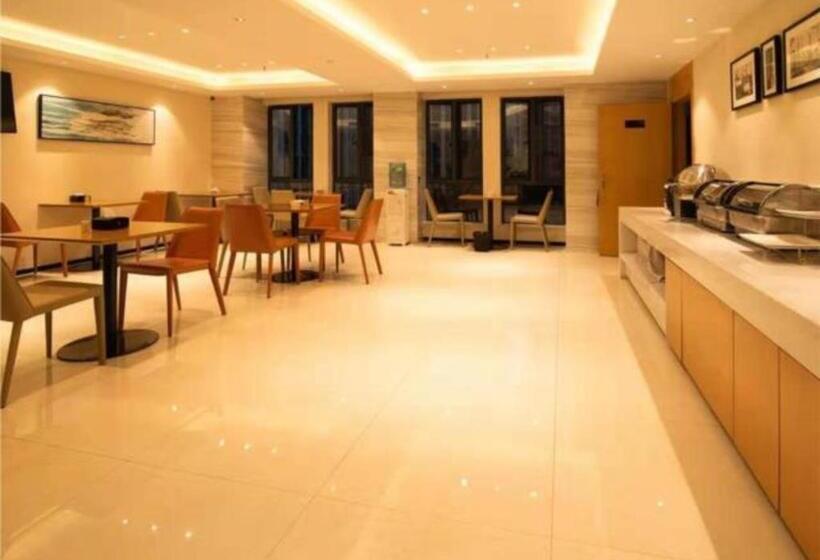 Отель City Comfort Inn Changsha Outlets Datuo Metro Station