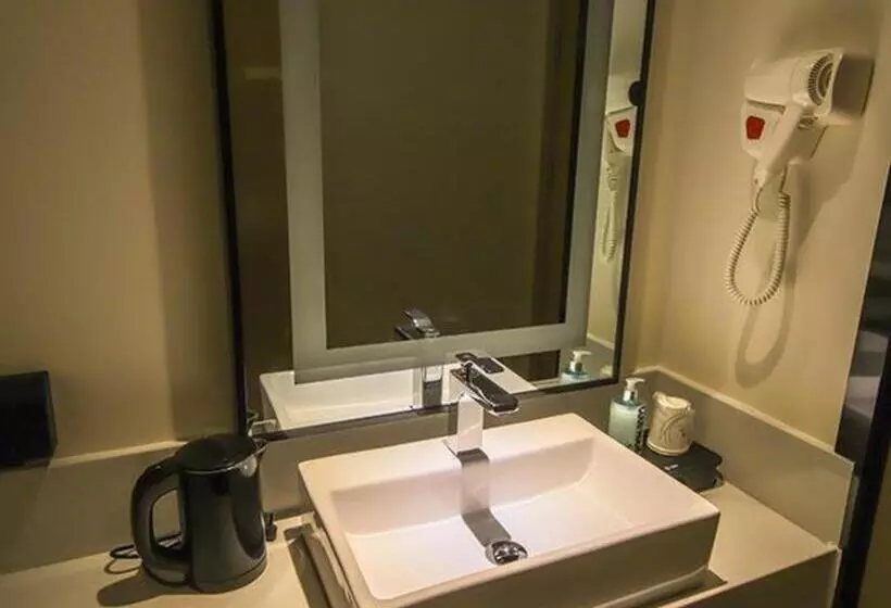 Hotelli City Comfort Inn Huanggang Polytechnic College Yi Ai Lake