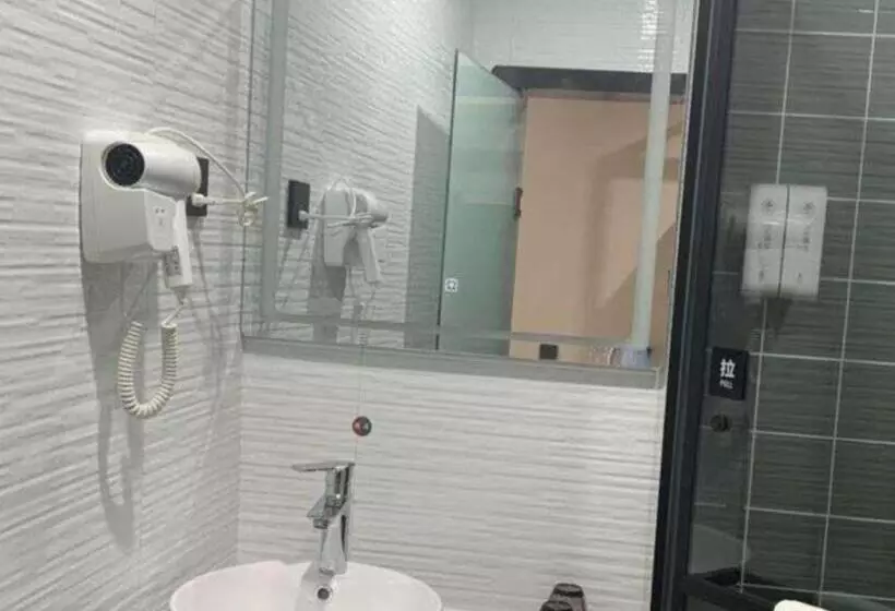 Hotelli Greentree Inn Express Xuzhou Pizhou Tiefu Town Bus Station