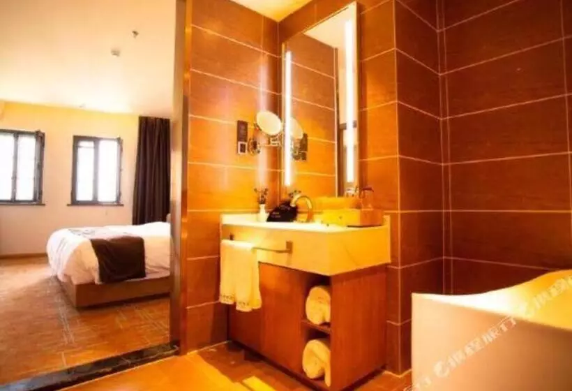 ホテル James Joyce Coffetel Qingdao Oriental Cinema Chaoyangshan Metro Station