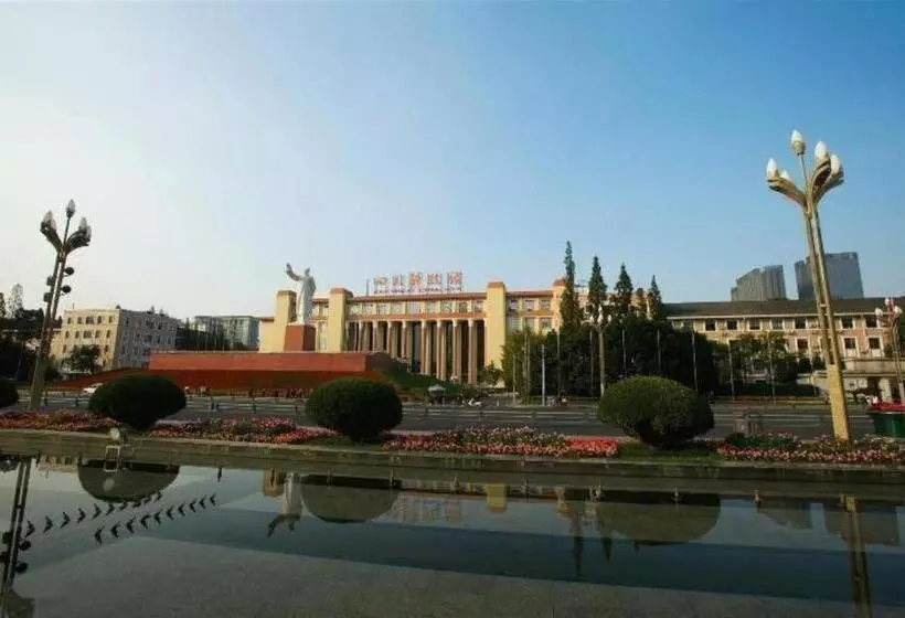 Pai Hotel·chengdu Jinsha Museum Metro Station