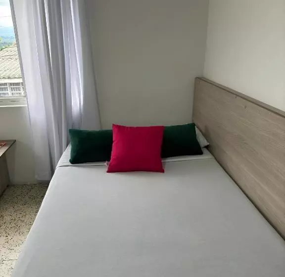 Aamiaismajoitus (B&B) Zivá Hostal