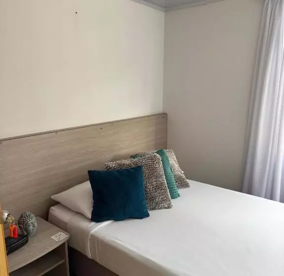 Aamiaismajoitus (B&B) Zivá Hostal