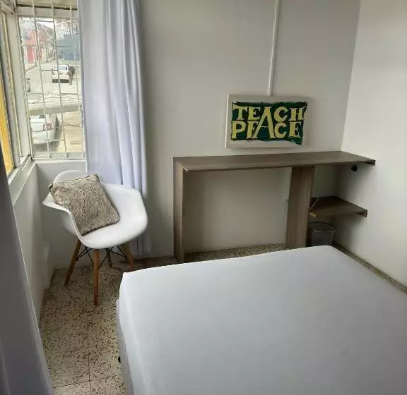 Aamiaismajoitus (B&B) Zivá Hostal