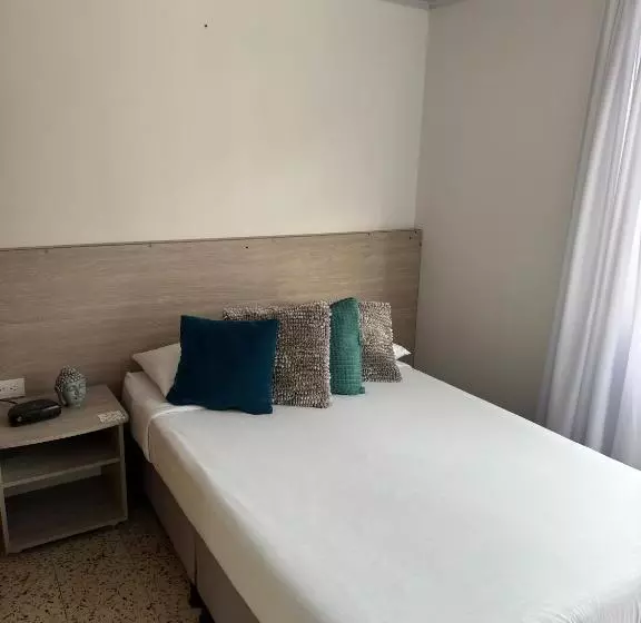 Aamiaismajoitus (B&B) Zivá Hostal