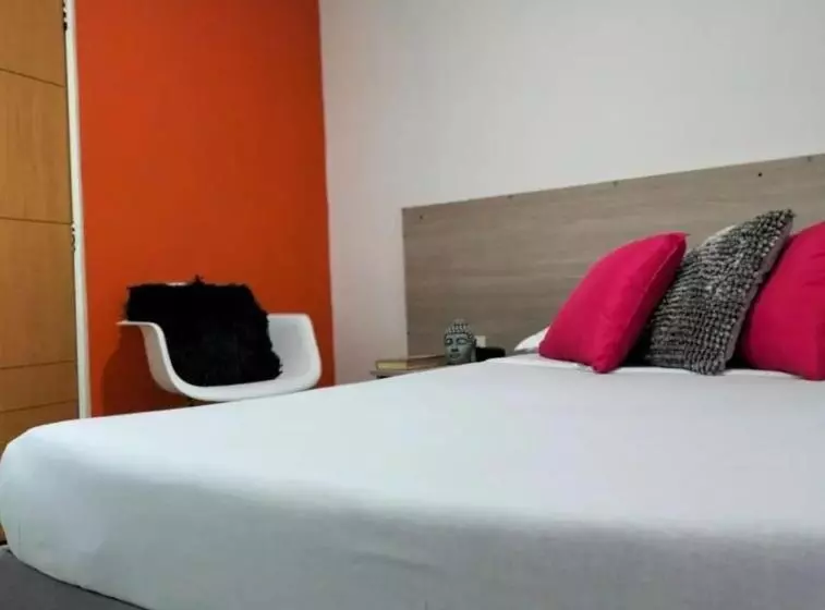 Aamiaismajoitus (B&B) Zivá Hostal