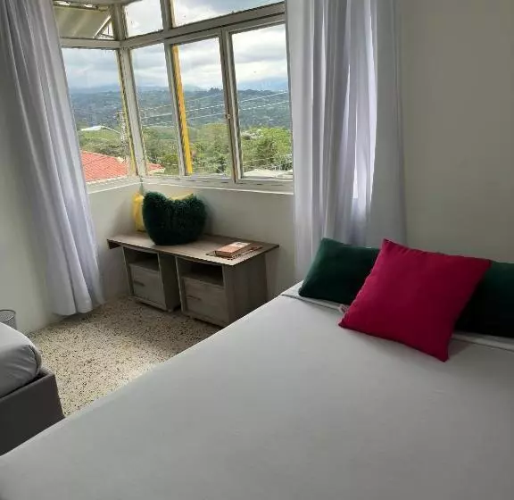 Aamiaismajoitus (B&B) Zivá Hostal