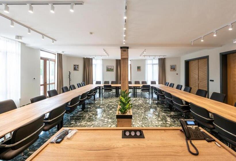 هتل Dve Kule Resort & Winery