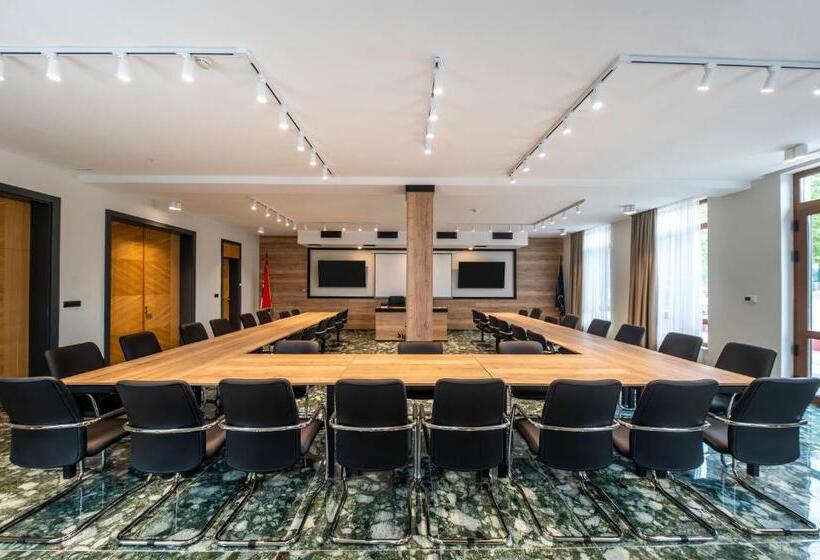 هتل Dve Kule Resort & Winery