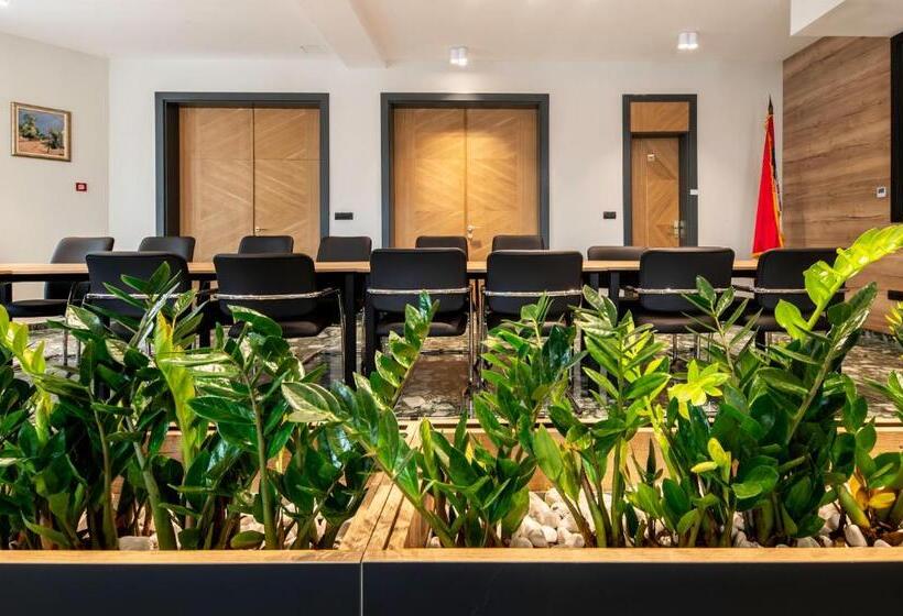 هتل Dve Kule Resort & Winery