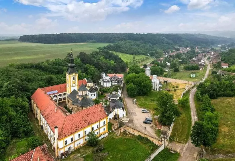 Hotel Dve Kule Resort & Winery