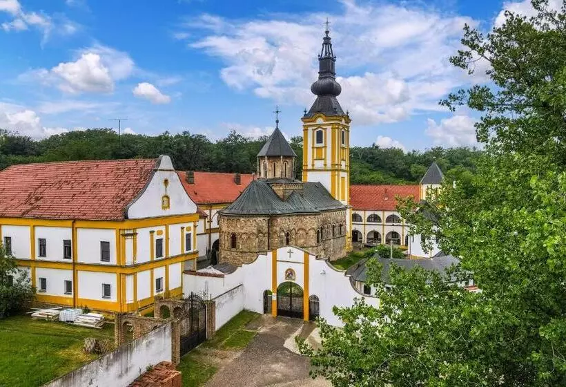 Hotel Dve Kule Resort & Winery