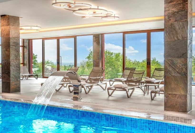 هتل Dve Kule Resort & Winery