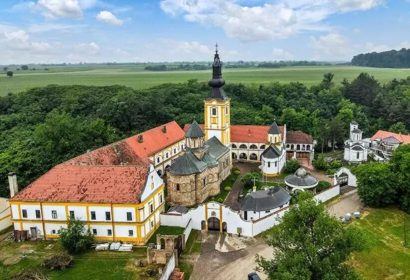 Hotel Dve Kule Resort & Winery