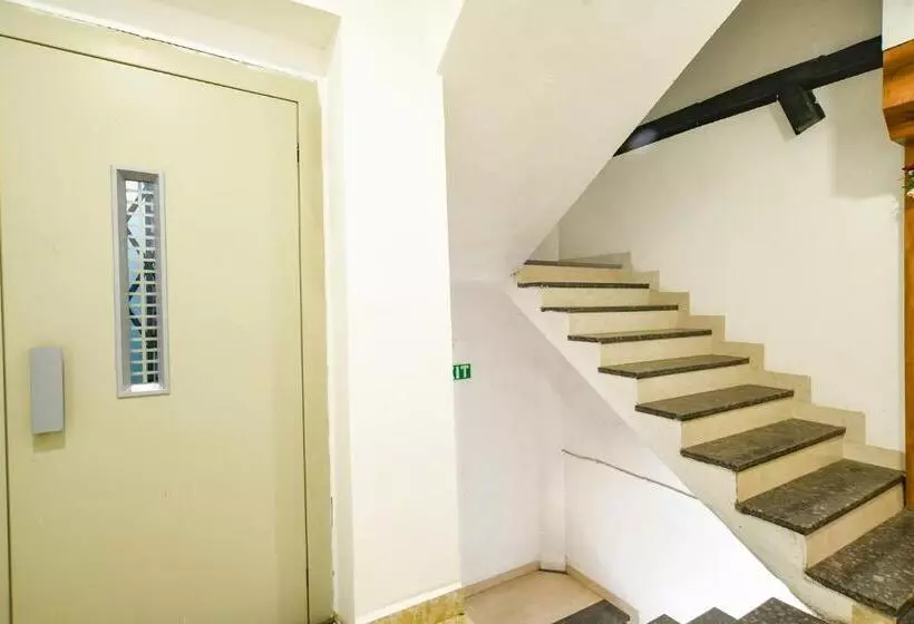 Hotelli Fabexpress The King Palace