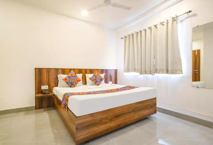 Hotelli Fabexpress The King Palace