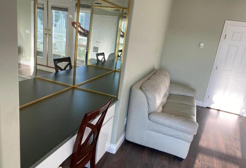 פנסיון Vancouver Airport Blueberry Manor