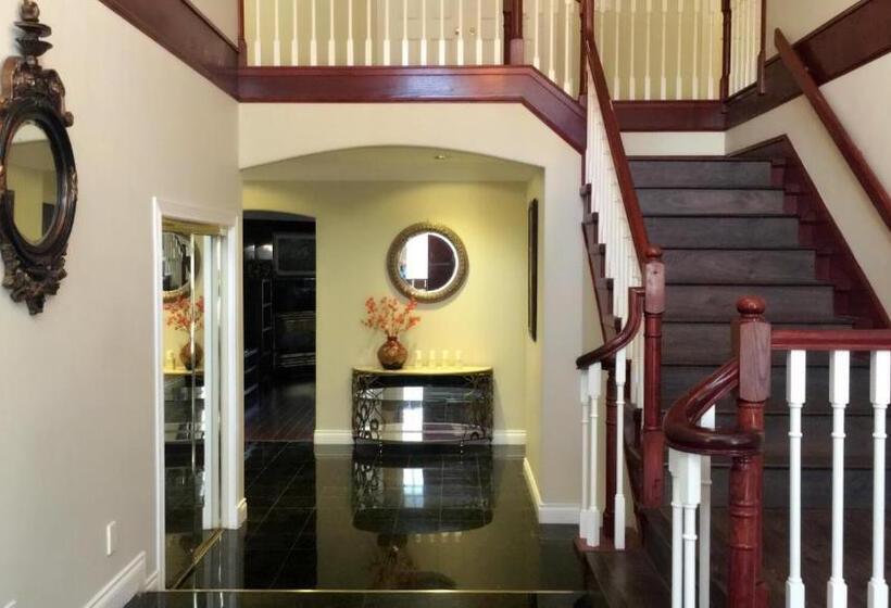 פנסיון Vancouver Airport Blueberry Manor