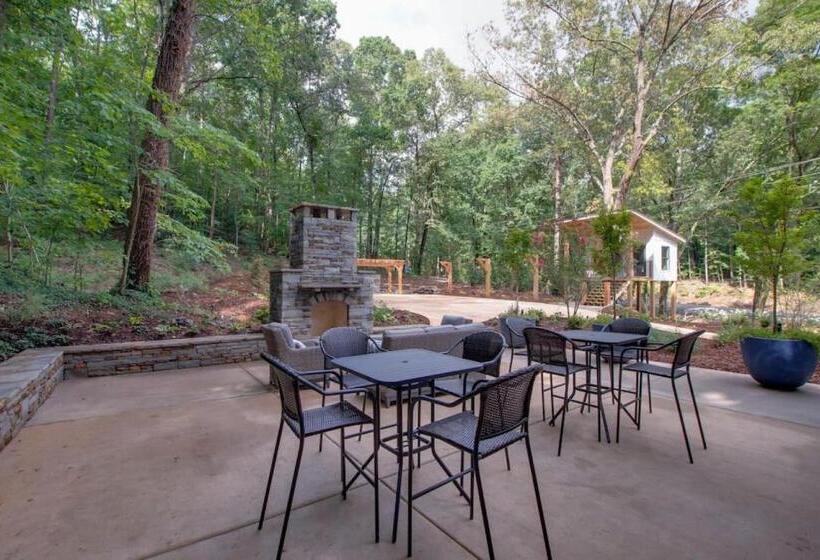 אתר נופש Pine Luxury Treehouse Near Lake Guntersville