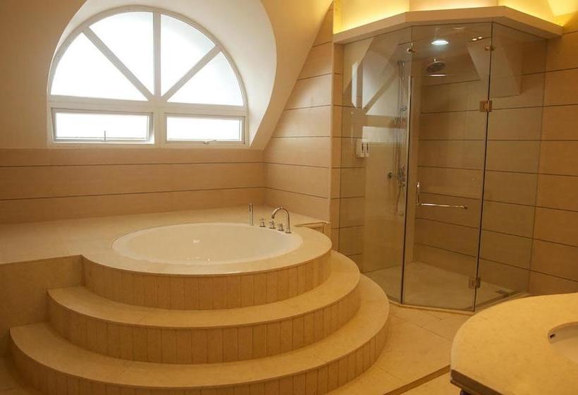 בית מלון כפרי Harbour Plaza