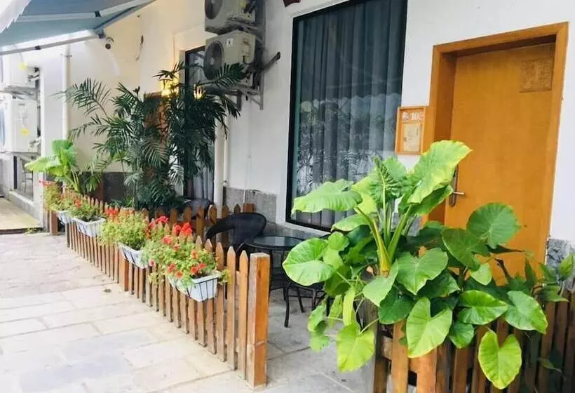 هتل Moon Flower