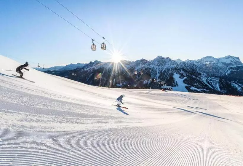 Hotelli Al Plan, A Mountain Moving