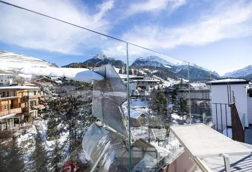 Hotelli Al Plan, A Mountain Moving