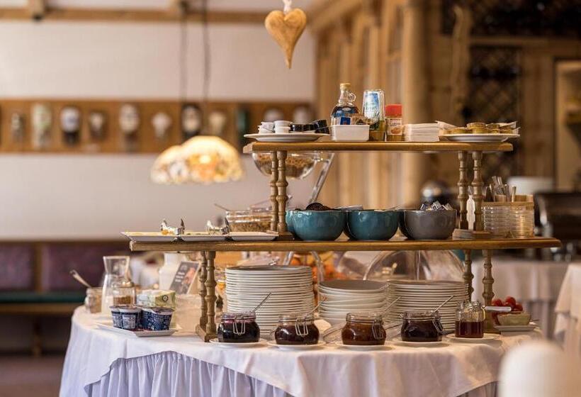 Отель Al Plan, A Mountain Moving