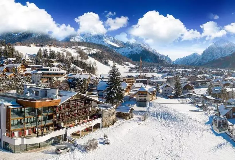 Hotelli Al Plan, A Mountain Moving