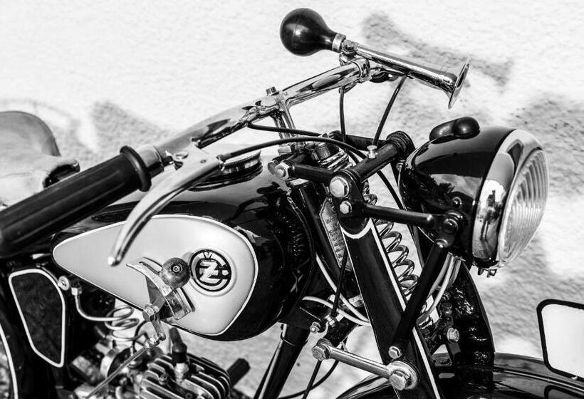 Отель Al Plan, A Mountain Moving