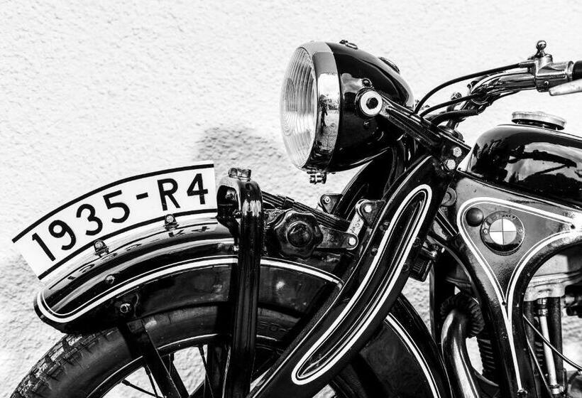 Отель Al Plan, A Mountain Moving