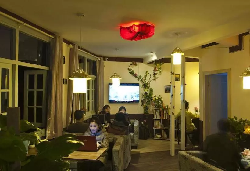 Changsha Zhongtian Hibiscus Land International Hostel