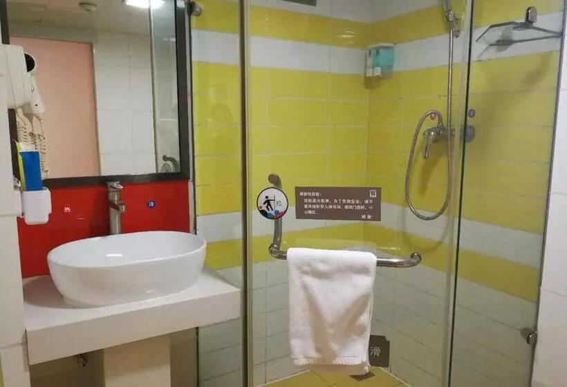 Hotelli 7days Premium Beijing Dongzhimen Airport Express Station